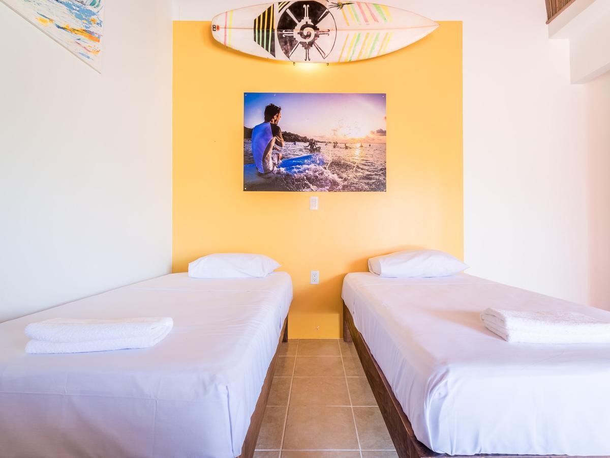 Experiencia Surf Camp Pansiyon Brisas de Zicatela Dış mekan fotoğraf