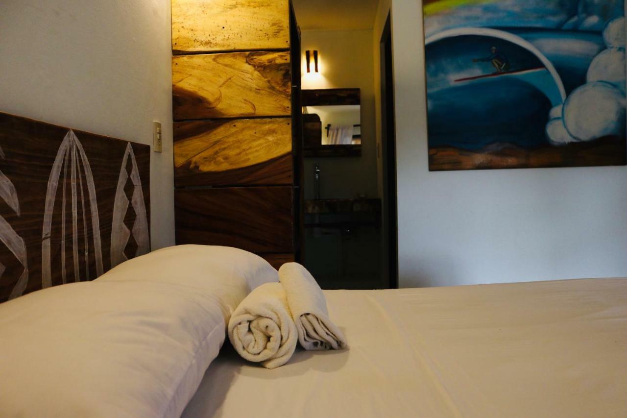 Experiencia Surf Camp Pansiyon Brisas de Zicatela Dış mekan fotoğraf