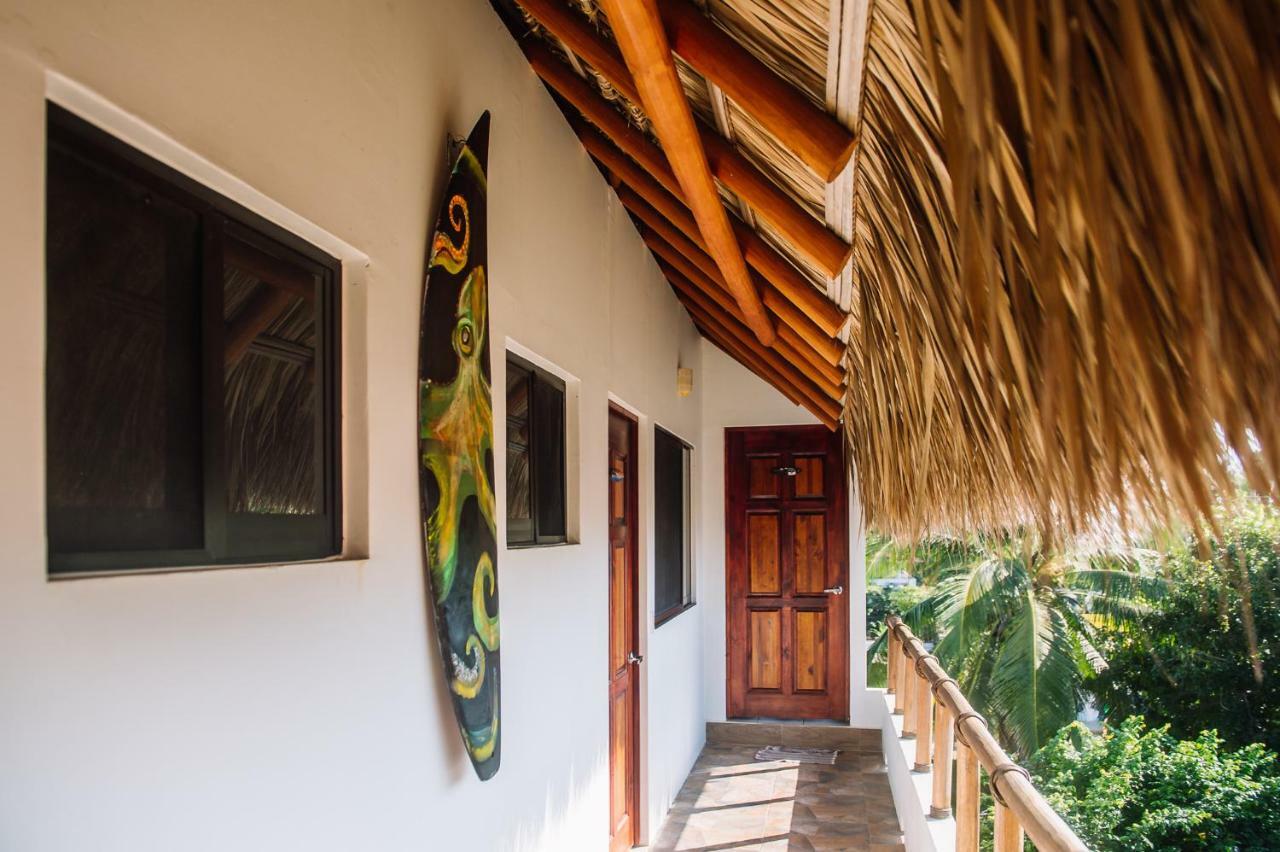 Experiencia Surf Camp Pansiyon Brisas de Zicatela Dış mekan fotoğraf